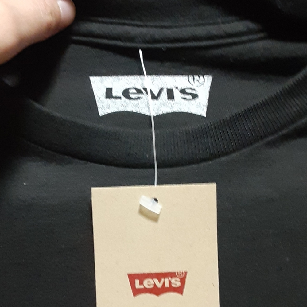 NWT Levi's California graphic tee - Picture 3 of 3